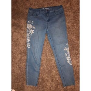 Mossimo Embroidered Jeggings